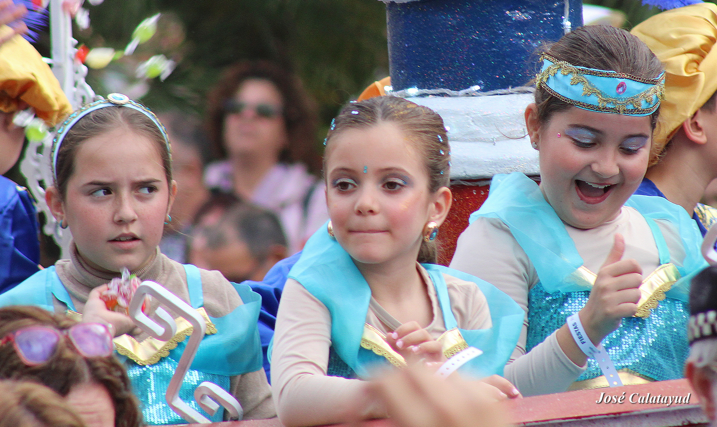 Niñas cabalgata