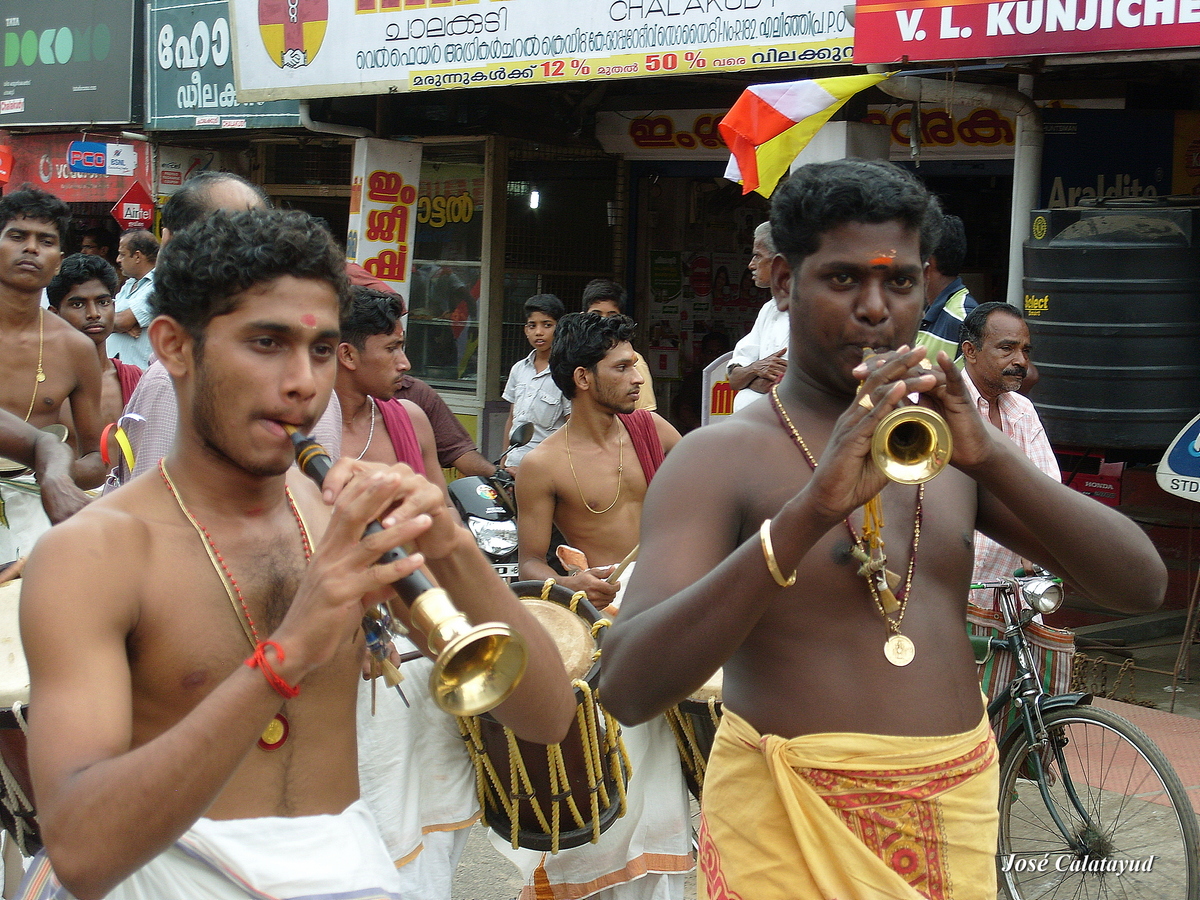 Kuzhal players