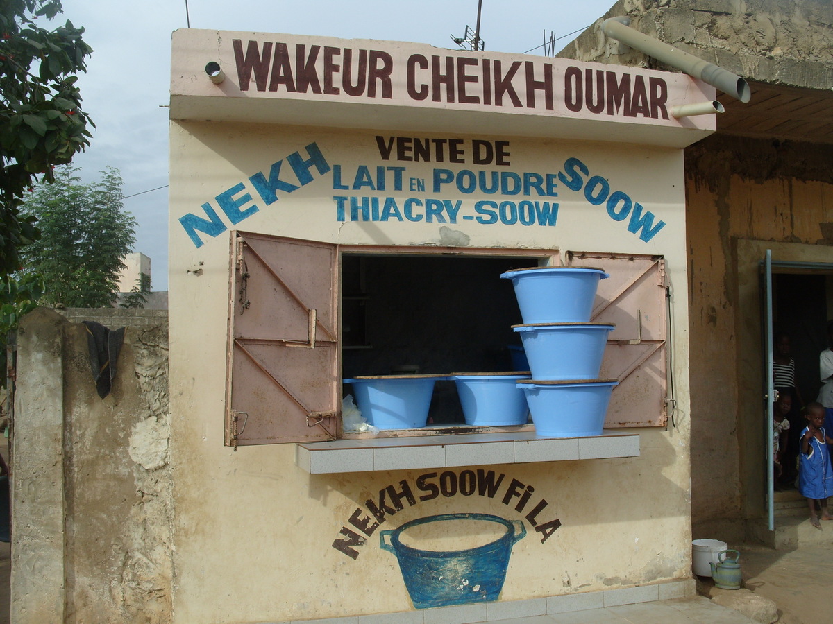 vendeur de lait en poudre au Senegal